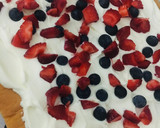 Foto del paso 3 de la receta: PIONONO CON MUCHA CREMA CHANTILLY, FRUTILLAS Y ARANDANOS🫔🍓🫐🫔🫐🍓🫔🍓🫐