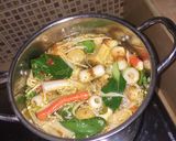 Foto langkah ke 4 dari resep Suki kuah tomyam.