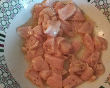 Foto del paso 3 de la receta: Pasta con pimientos y pollo marinado