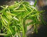 Hình bước làm 3 của món Thịt bò xào ngồng tỏi