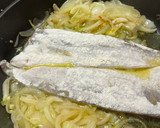 Foto del paso 3 de la receta: Merluza con gambas