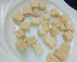 A picture of step 2 of Wafer Milkshake.