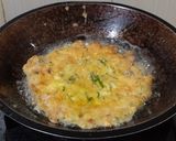 Foto langkah ke 4 dari resep Telur Dadar Makaroni.