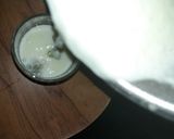A picture of step 3 of Refreshing melon shake with ice cream.