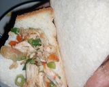 Foto langkah ke 3 dari resep Roti goreng ayam suwir.