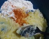 Foto langkah ke 2 dari resep Kroket kentang pedas isi duo keju.