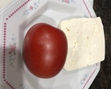 Foto del paso 2 de la receta: Torrada con tomate natural y  queso fresco