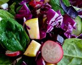 Foto del paso 2 de la receta: Ensalada de lombarda y espinacas