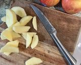 Une image de l'étape 2 de Chausson aux pommes & camembert avec des oignons.
