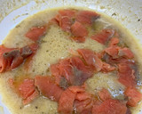 Foto del paso 3 de la receta: Salsa de manteca y salmón ahumado
