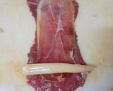 Foto del paso 1 de la receta Rollitos de ternera rellenos de jamón serrano y espárragos con papas fritas y mojo de pimiento