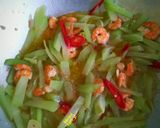 Foto langkah ke 2 dari resep Tumis Labu Siam Udang.