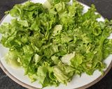 Foto del paso 1 de la receta: Ensalada de lechuga y tomate recargada