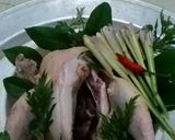 Hình bước làm 1 của món Gà hấp gia truyền