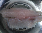 Foto del paso 1 de la receta: Tilapia congelada con empanado simple