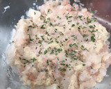 Foto del paso 2 de la receta: Albóndigas de merluza y gambas en salsa de marisco y azafrán 💃