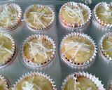 Foto langkah ke 4 dari resep Cheese Yoghurt Muffin.