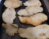 Foto del paso 3 de la receta: Milanesa de pollo a la napolitana