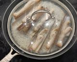 A picture of step 3 of 🦪 Razor clams with soy sauce, vinegar, chilli and garlic sauce.