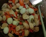 Foto langkah ke 3 dari resep Oseng jamur kancing, telor puyuh dan wortel.