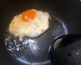 รูปขั้นตอนการทำที่ 1 ของ ข้าวกะเพราเครื่องในไก่ ไข่ดาว