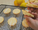 Foto del paso 8 de la receta: Galletitas de limón sin Manteca con Glasé de limón