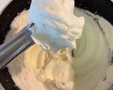 Foto del paso 3 de la receta: Helado de café ☕️ con trocitos de chocolate negro🍫!!