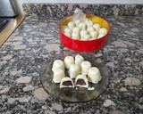 Foto del paso 8 de la receta: Bombones de chocolate blanco con relleno de ganache de naranja