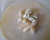 Foto del paso 3 de la receta: Saquitos de pera y queso azul
