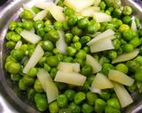 मटार बटाटा भाजी (Matar Batata Bhaji Recipe In Marathi) रेसिपी स्टेप 2 फोटो 