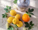 Foto del passaggio 1 della ricetta Marmellata di limoni e sambuco