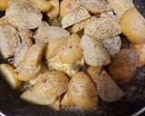 Foto del paso 2 de la receta: Papitas crambay salteadas