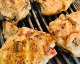 Foto del paso 2 de la receta: Muslitos de pollo a la parrilla con ensalada de fideos