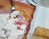 Foto del passaggio 3 della ricetta Crespelle integrali in forno ripieni con il prosciutto cotto e stracciatella