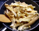 A picture of step 2 of Oyster Mushrooms with Mustard Sauce.