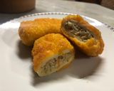 Foto langkah ke 7 dari resep Risoles Creamy Cheese Chicken Parmesan.