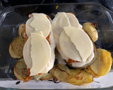 Foto del paso 11 de la receta: Berenjenas rellenas sobre base de patatas panadera