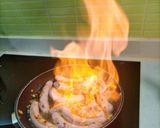 Foto del paso 3 de la receta: Salchichas de pollo flameadas con vino blanco y miel 🍇🍯🔥