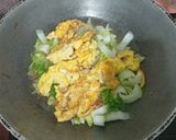 Foto langkah ke 4 dari resep Orak Arik Telur Sawi Putih.