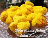 Foto langkah ke 8 dari resep 81.Bolu Kukus Mekar Labu Kuning.