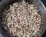 मटकी उसळ रेसपी (matki usal recipe in marathi) रेसिपी स्टेप 1 फोटो 