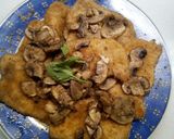 Foto del passaggio 19 della ricetta Scaloppine di lonza di maiale con i funghi al forno