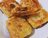 Foto langkah ke 14 dari resep Martabak Kari Kentang Kornet.