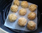 Foto del passaggio 7 della ricetta Polpette di zucchine e ricotta con cuore filante