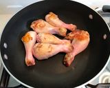 A picture of step 1 of Braised chicken drumsticks.