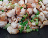 Foto del paso 2 de la receta: Empanadas de pollo al verdeo