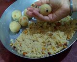 A picture of step 6 of Rava Ladoo.