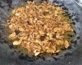 Gambar langkah 4 resipi Bawang Goreng Rangup.