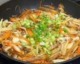 A picture of step 13 of Stir-Fried Tofu Skin with Oyster Sauce and Two Mushrooms.