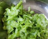 Hình bước làm 2 của món Dưa gang trộn tôm bóc nõn
